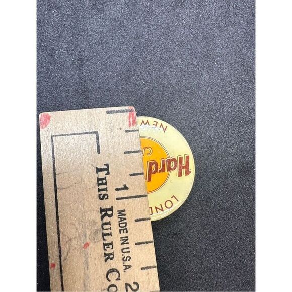 2 Vintage RARE UNIQUE Hard Rock Cafe Button London - New York and CLASSIC VINTAG - Picture 5 of 6
